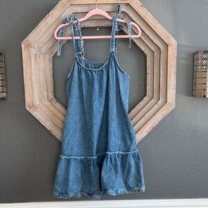 Adorable denim dress with ruffle